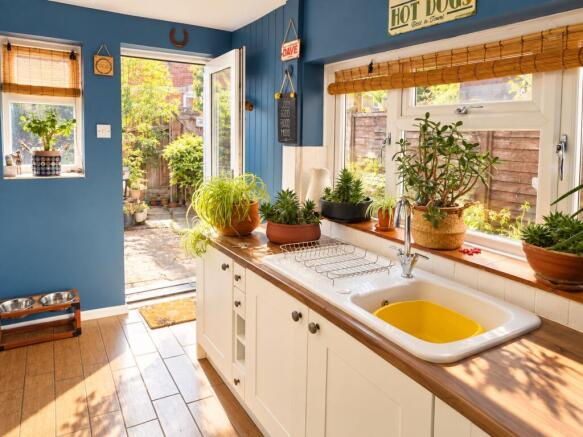 Character Kitchen