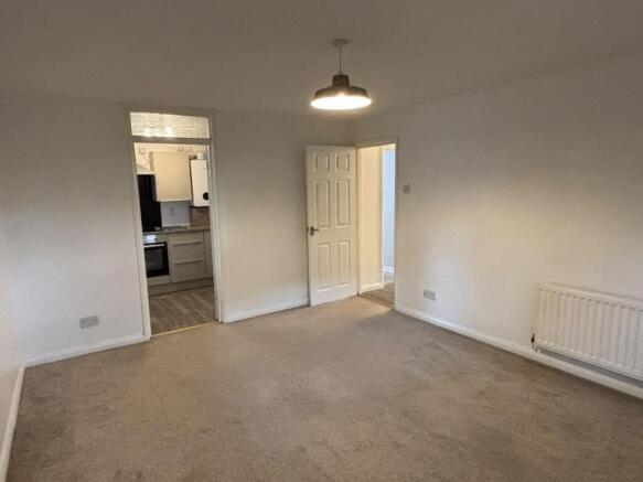 2 Valley Court - lounge 3.jpeg