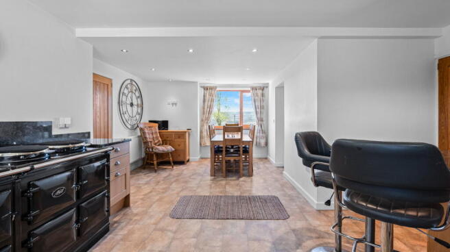 4 bed Detached for sale Image 9