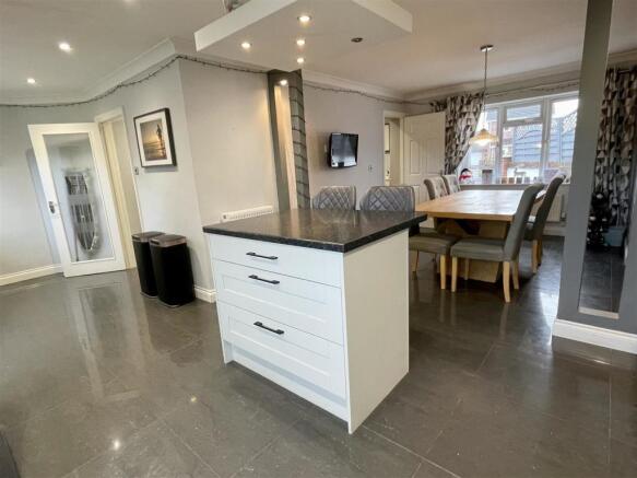 Kitchen/Breakfast Room