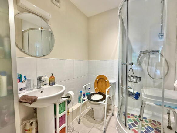 2 bed Apartment for sale Image 8