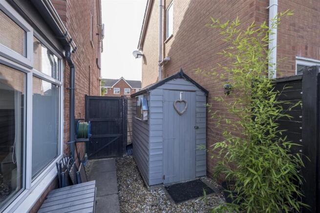 3 Tealby Close-026.JPG