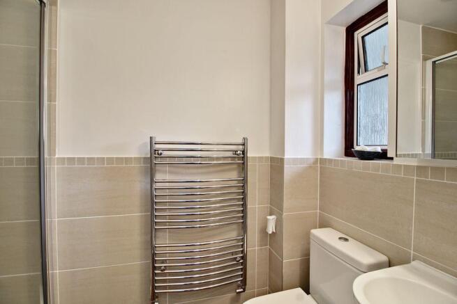 Ensuite to Bed 1