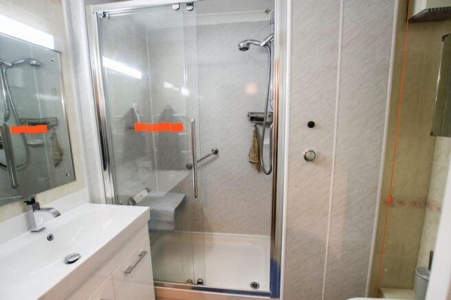 SHOWER ROOM