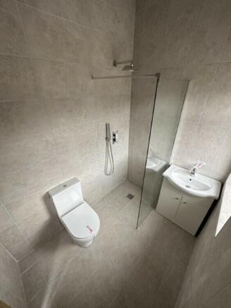 4 bed House for sale Image 12