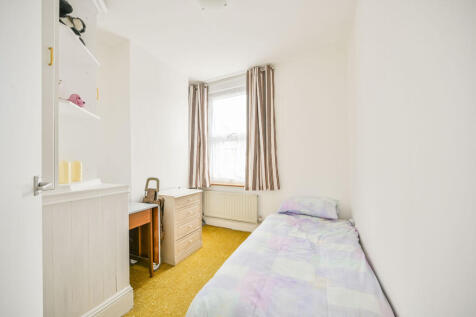 Hove Avenue, Walthamstow, London, E17