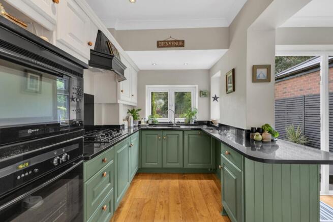 4 bed Semi-Detached for sale Image 9