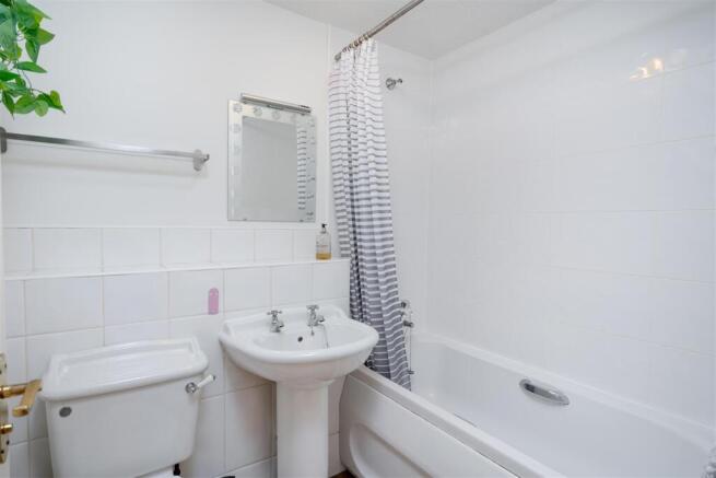 3 bed Terraced for sale Image 10