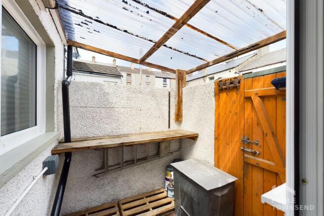 STORE/YARD
