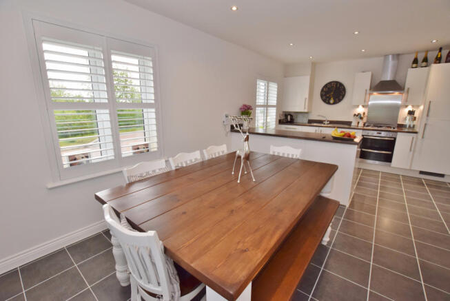 KITCHEN / DINER