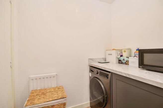4 bed Detached for sale Image 8