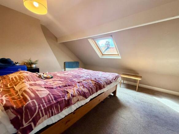 3 bed Terraced for sale Image 11