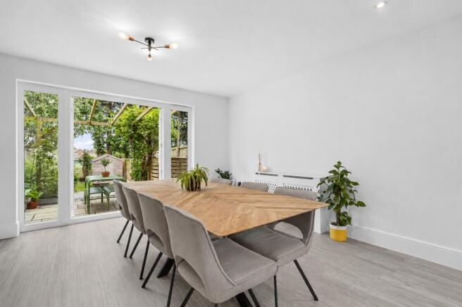 3 bed Town House for sale Image 7