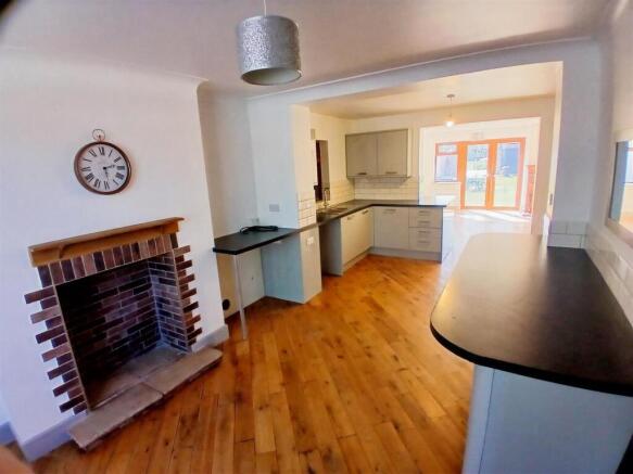 Dining kitchen.JPG