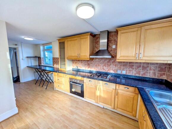 3 bed Semi-Detached for sale Image 4