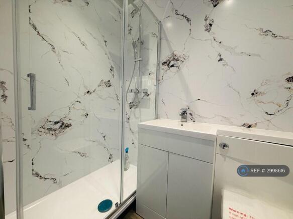 2 bed Flat to rent Image 9