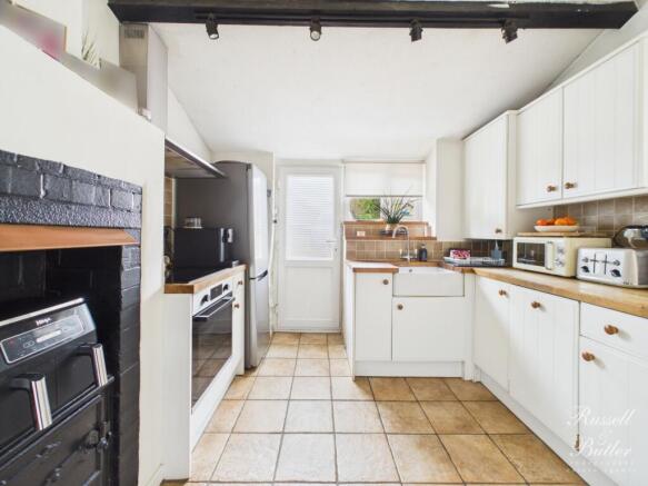 CAM01995G0-PR0411-STILL009