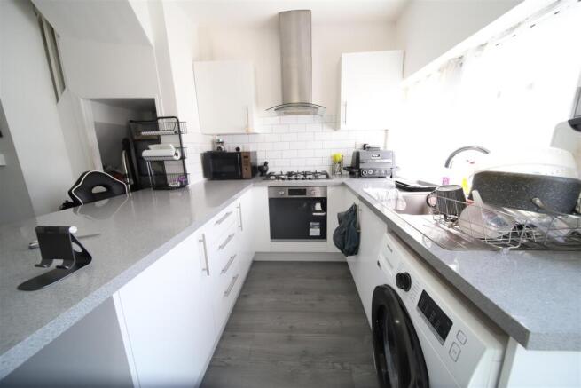 KITCHEN 2.JPG