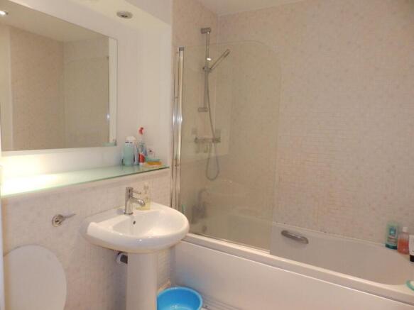 2 bed Flat to rent Image 7