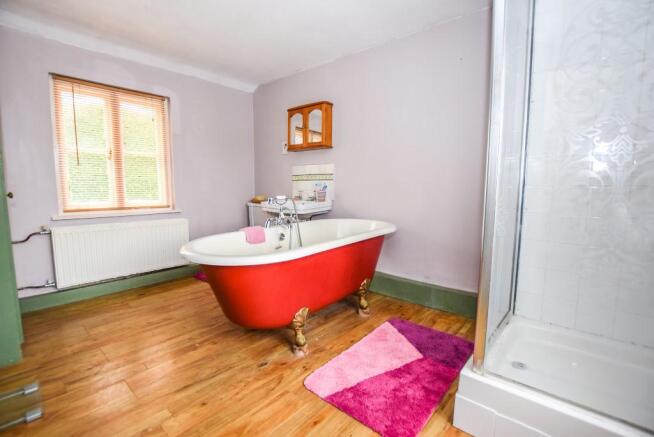 Spacious bathroom