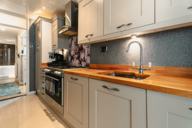 AHC04448-HDR.png