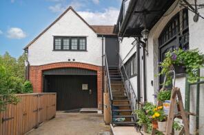 Flat 1, 75b Chalk Hills House, Bell Street, Reigate RH2 7AN