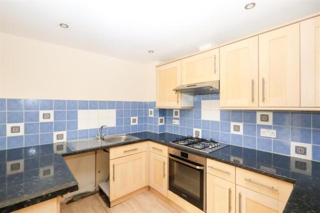 2 bed Apartment for sale Image 4
