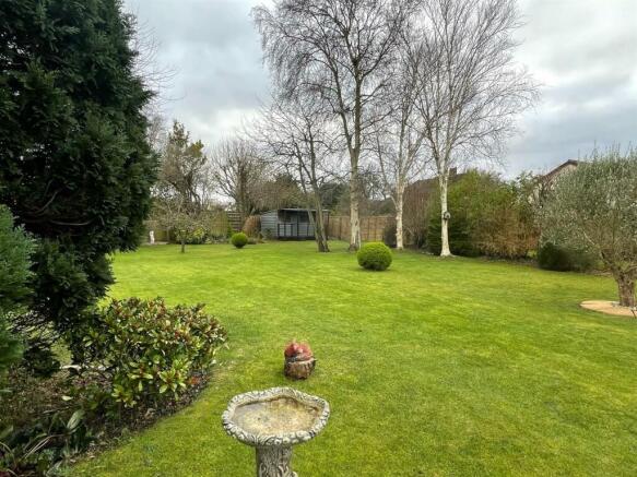 Rear Garden.,..jpg