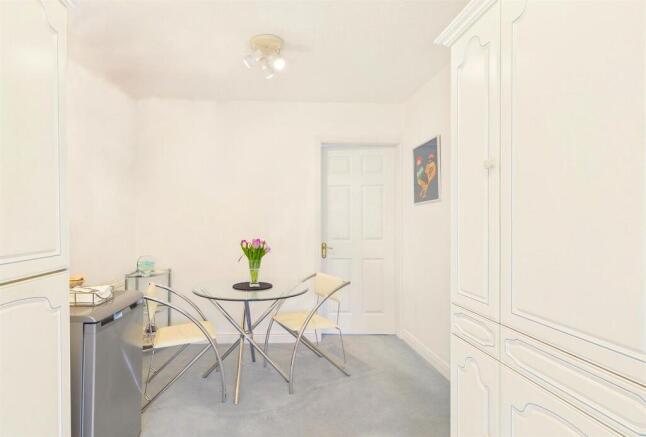 2 bed Apartment for sale Image 12