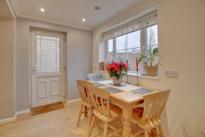 3 bed Semi-Detached for sale Image 7