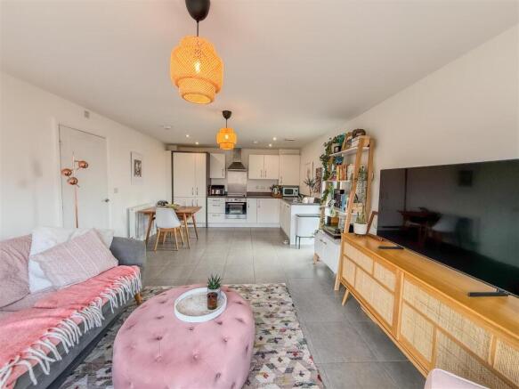 LOUNGE/DINING KITCHEN