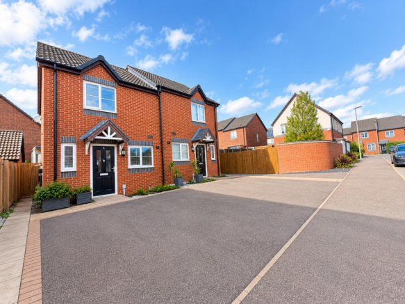 2-bed semi-detached on Chalkhill Place, Leamington Spa, £275,000