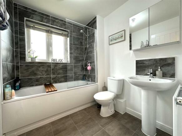 Family Bathroom 901