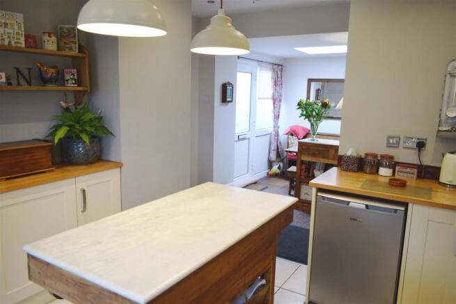 Kitch - Dining 2.JPG