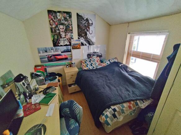 First floor rear bed