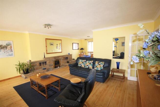 Lounge/dining room