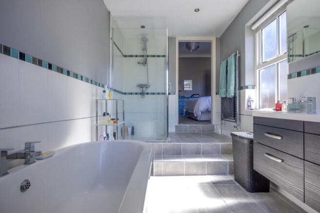 5 bed Town House for sale Image 12