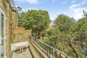 71, Holmewood Gardens, London SW2 3NB