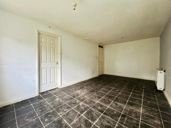 2 bed Flat for sale Image 4