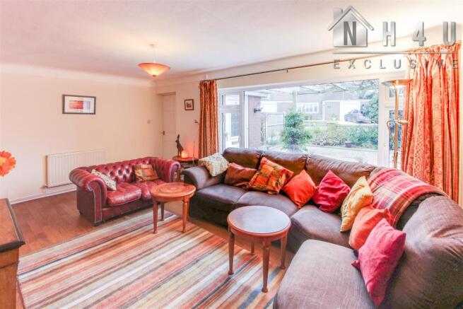 LOUNGE: