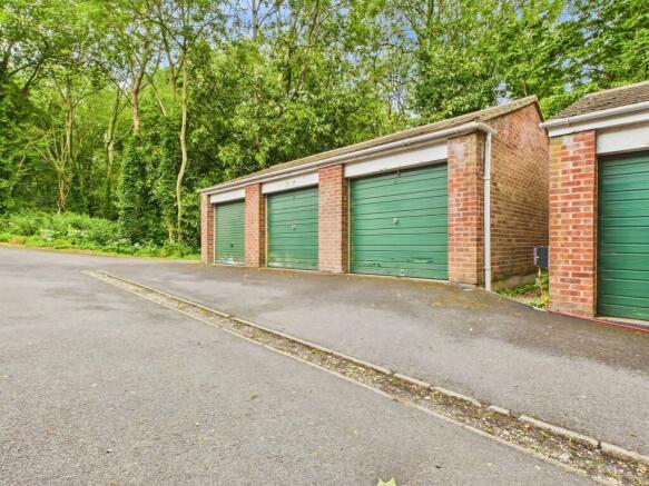 2 bed Flat to rent Image 9