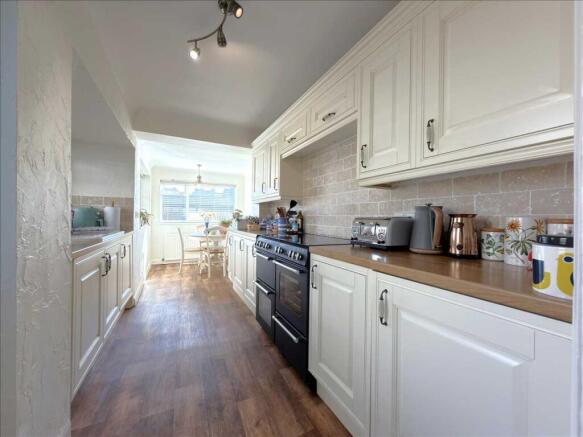 2 bed House for sale Image 10