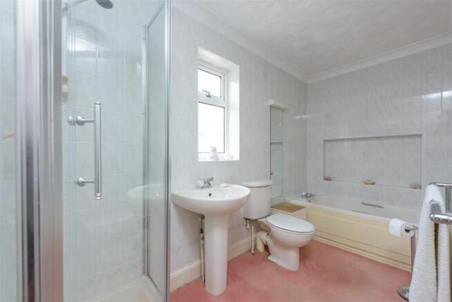 En-suite bathroom