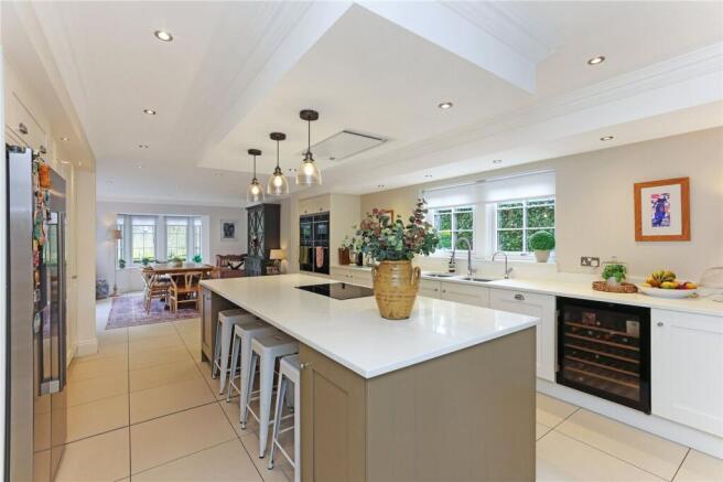 6 bed Detached for sale Image 6