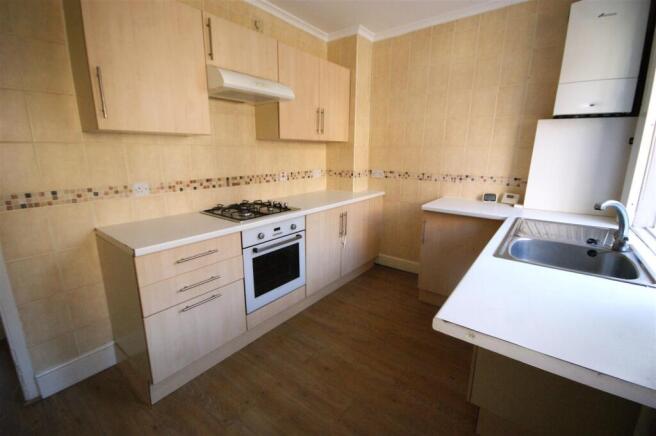 2 bed Terraced to rent Image 2