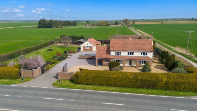 Set in the beautiful Lincolnshire countryside, thi