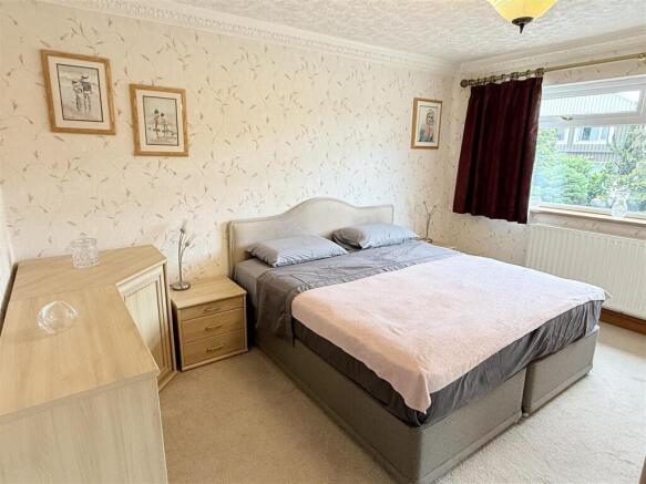 3 bed Detached Bungalow for sale Image 11