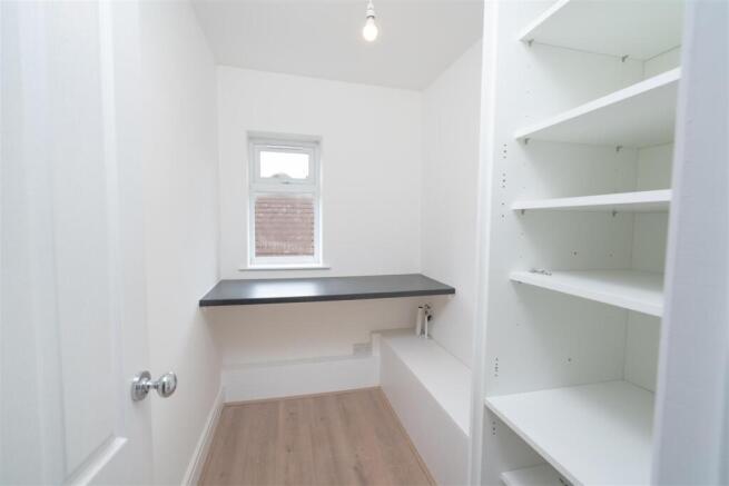 4 bed Semi-Detached for sale Image 9