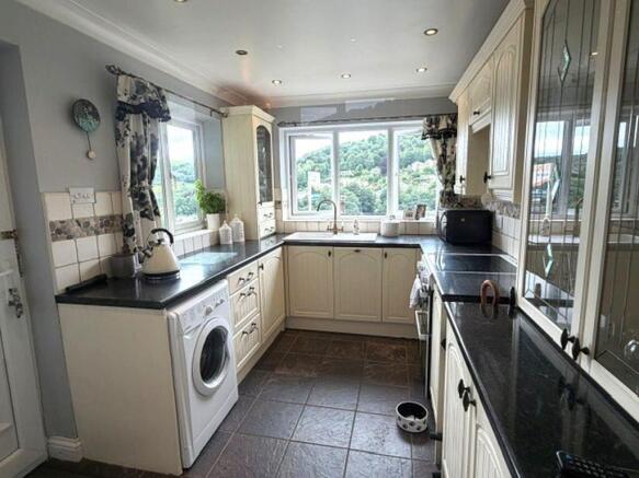 3 bed Detached for sale Image 4