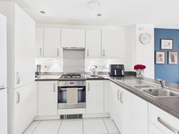 CAM03729G0-PR0202-STILL003